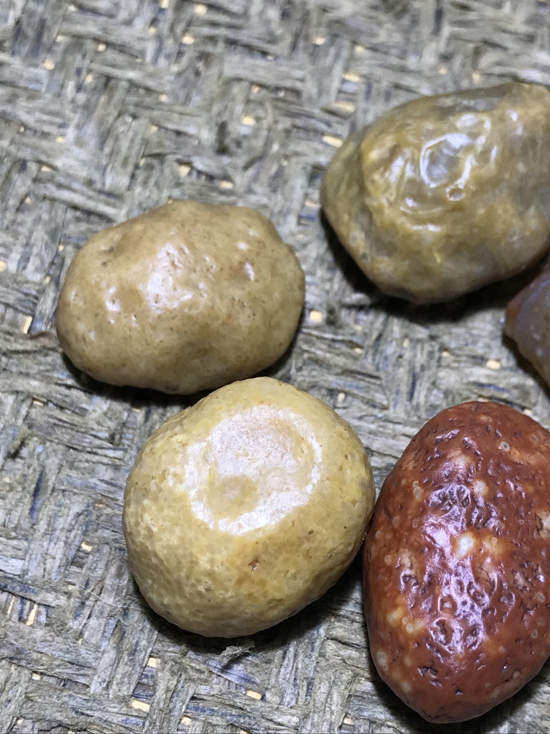 颗颗精品，精美戈壁筋脉石原石一组，