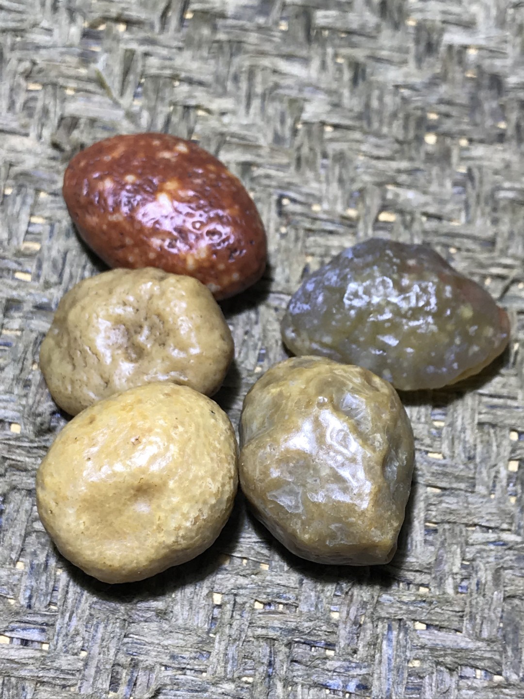 颗颗精品，精美戈壁筋脉石原石一组，