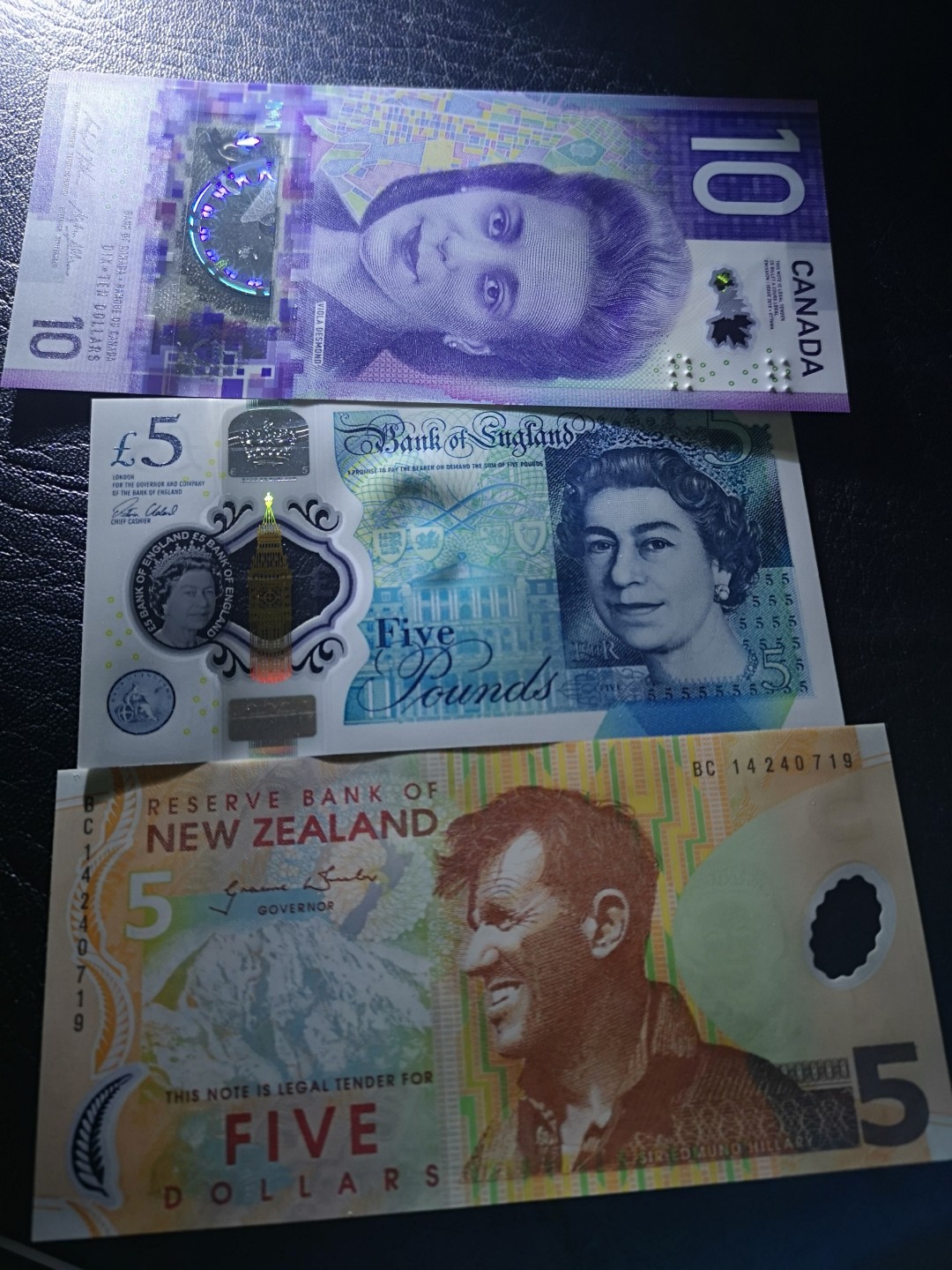 外钞收藏家》第一百七十七期拍卖 英国、加拿大、新西兰三张 全新UNC