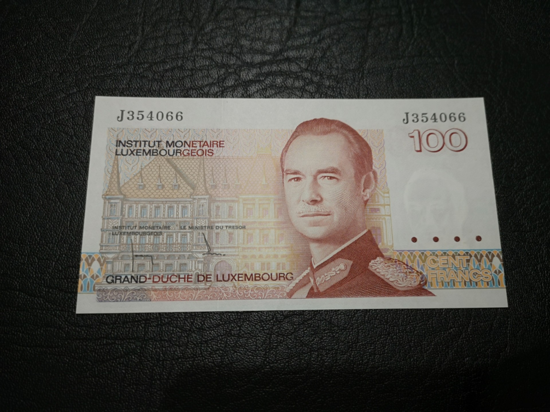 外钞收藏家》第一百七十七期拍卖 卢森堡100法郎 全新UNC