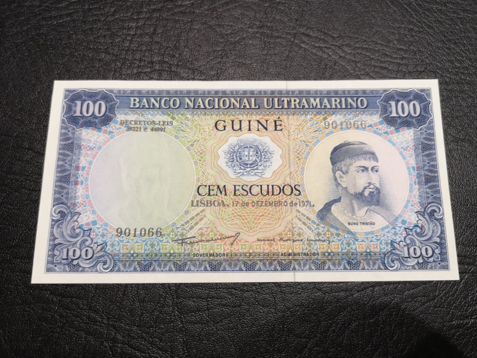 外钞收藏家》第一百七十七期拍卖 奥地利20先令和葡属几内亚100 两张一起 全新