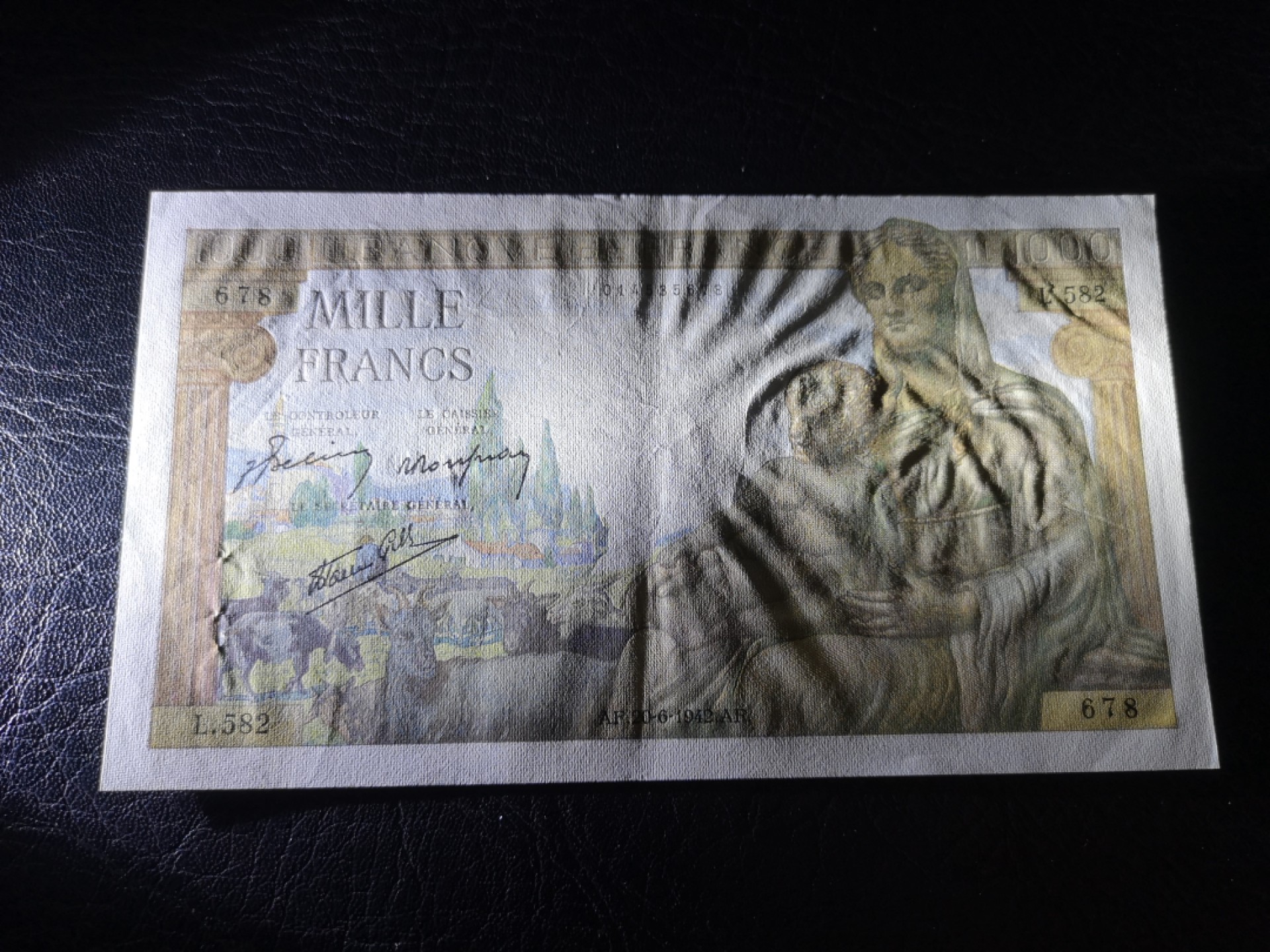 外钞收藏家》第一百七十七期拍卖 法国1942年1000法郎 疑似有中折 起他方面不错