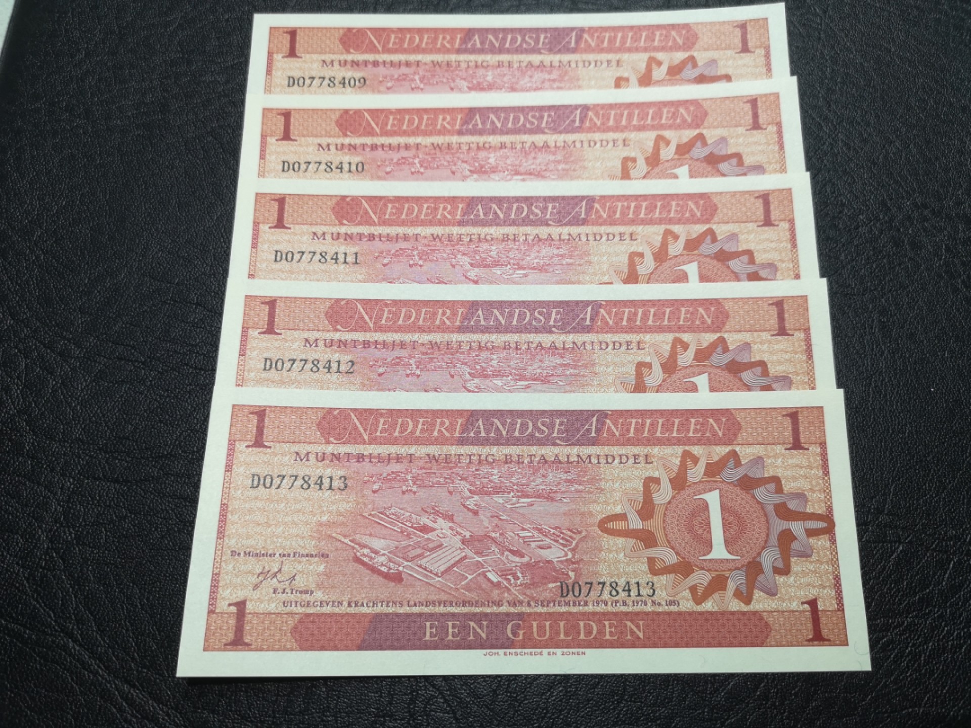 《外钞收藏家》第一百七十九期拍卖 荷属安第列斯1盾 5连号 全新UNC