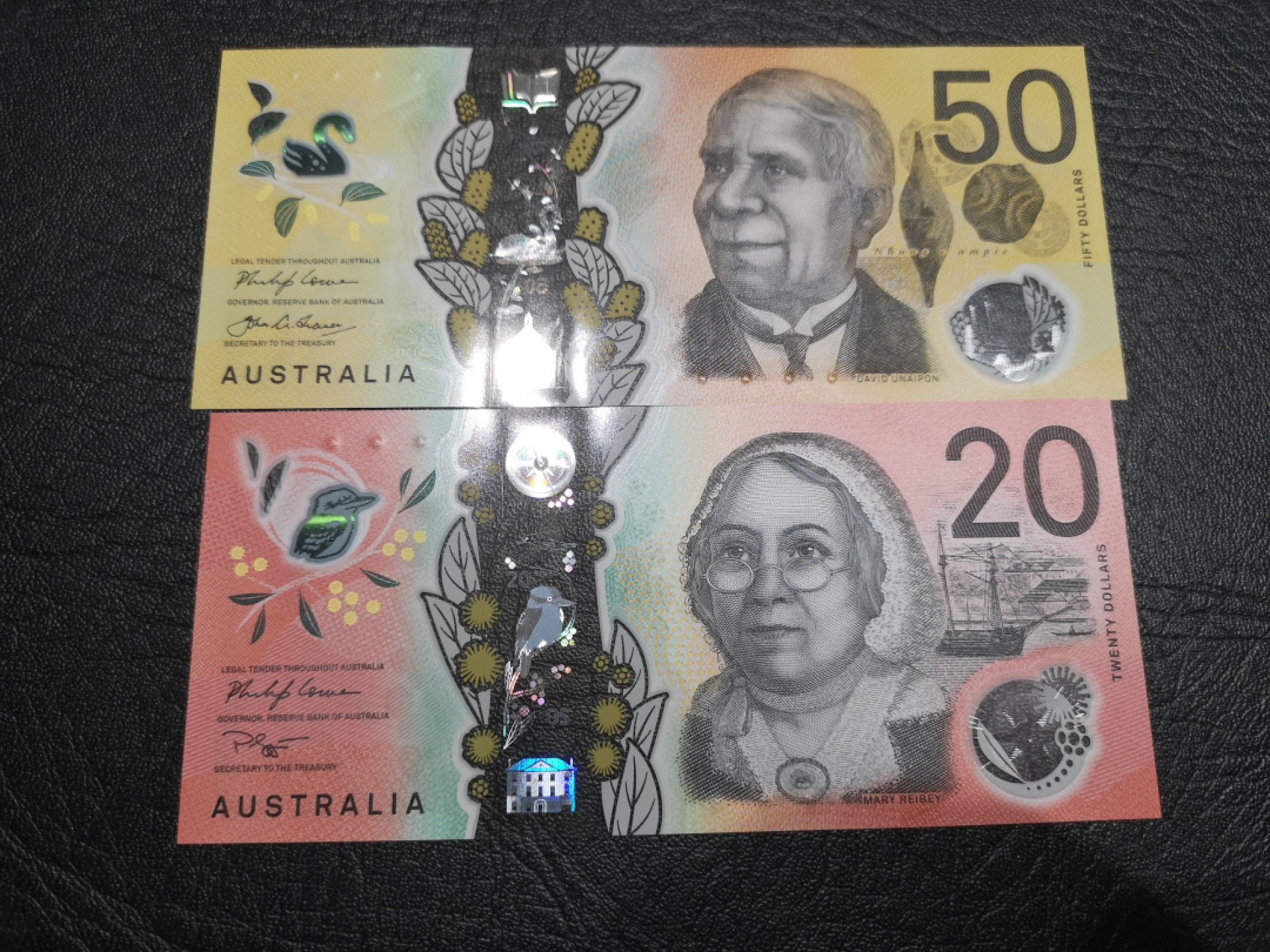 外钞收藏家》第一百七十七期拍卖 澳大利亚最新版50、20两张 50有压痕 差一点贯穿 介意的慎拍 其他没问题