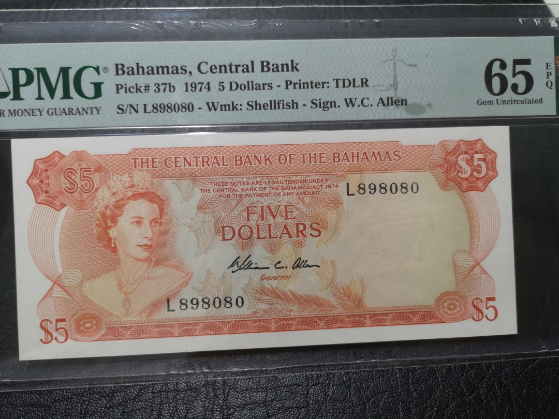 外钞收藏家》第一百七十七期拍卖 1974年巴哈马5刀 PMG65 无47靓号彩背