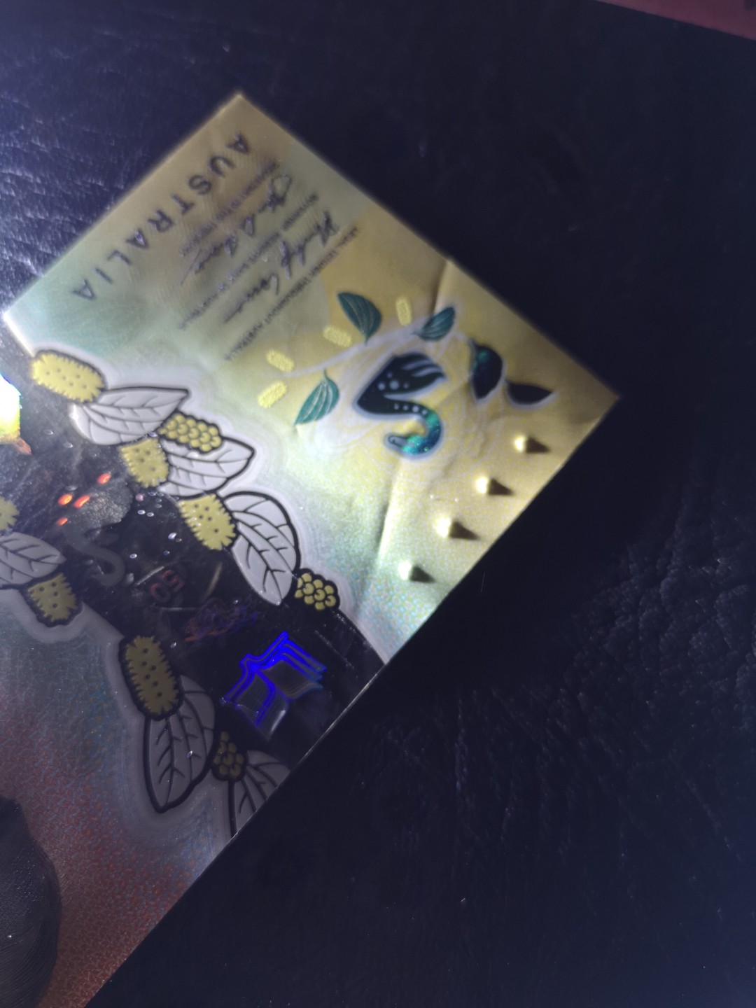 外钞收藏家》第一百七十七期拍卖 澳大利亚最新版50、20两张 50有压痕 差一点贯穿 介意的慎拍 其他没问题