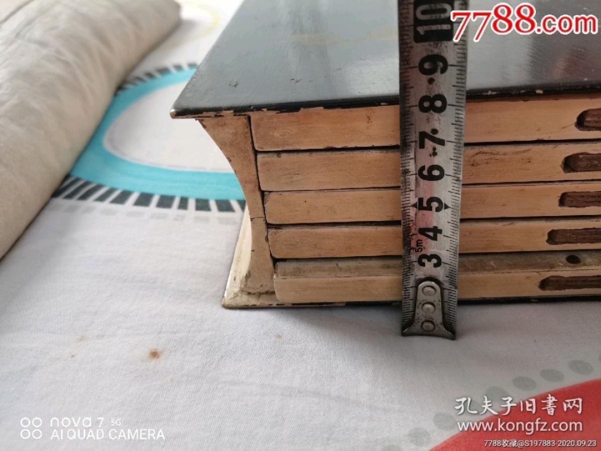 毛主席像章盒子。