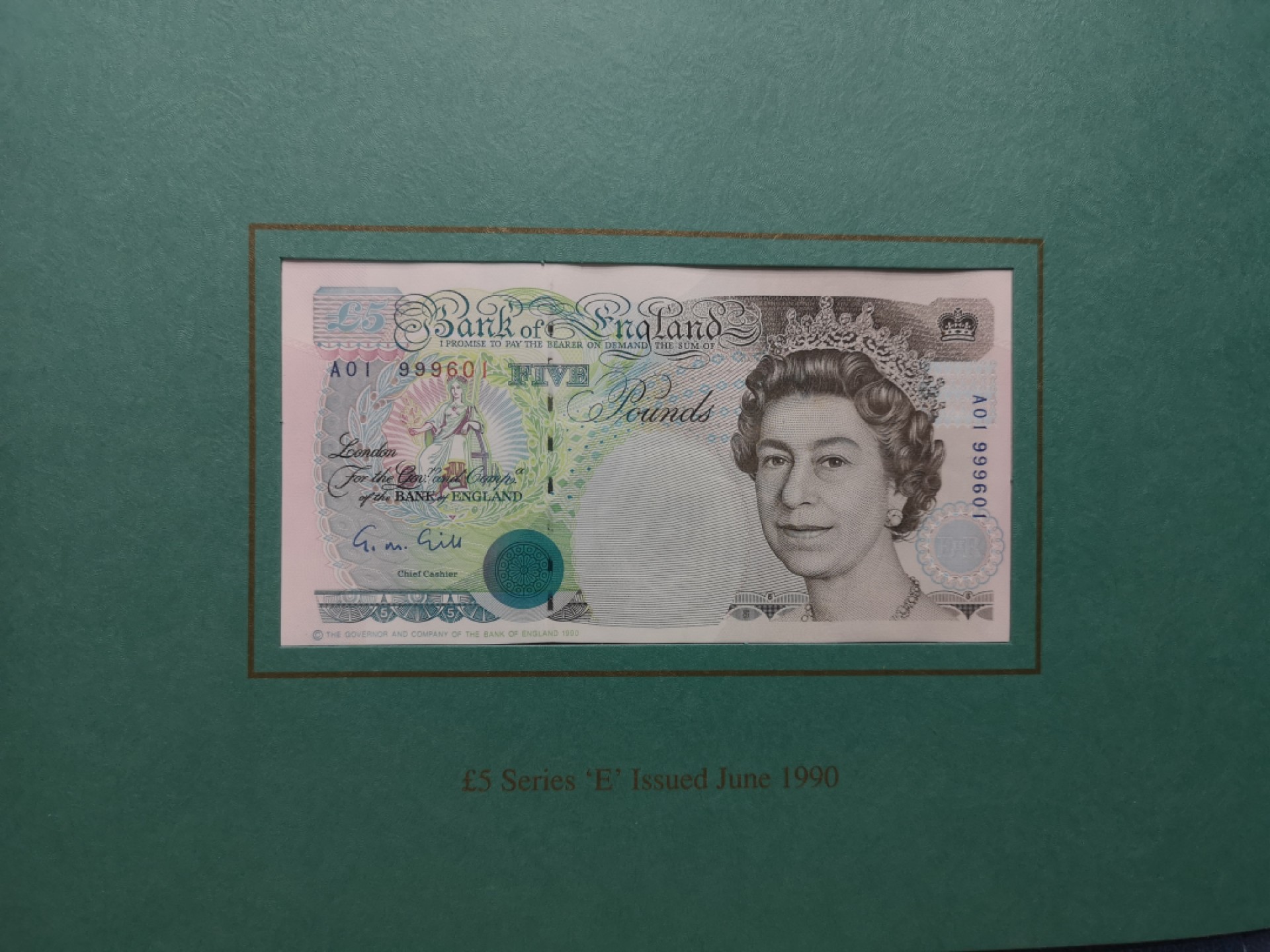 《外钞收藏家》第一百八十期拍卖 英国E、D序列精装册子 5镑两张 全同号 无47（册子纸币品相没法保证，请注意）