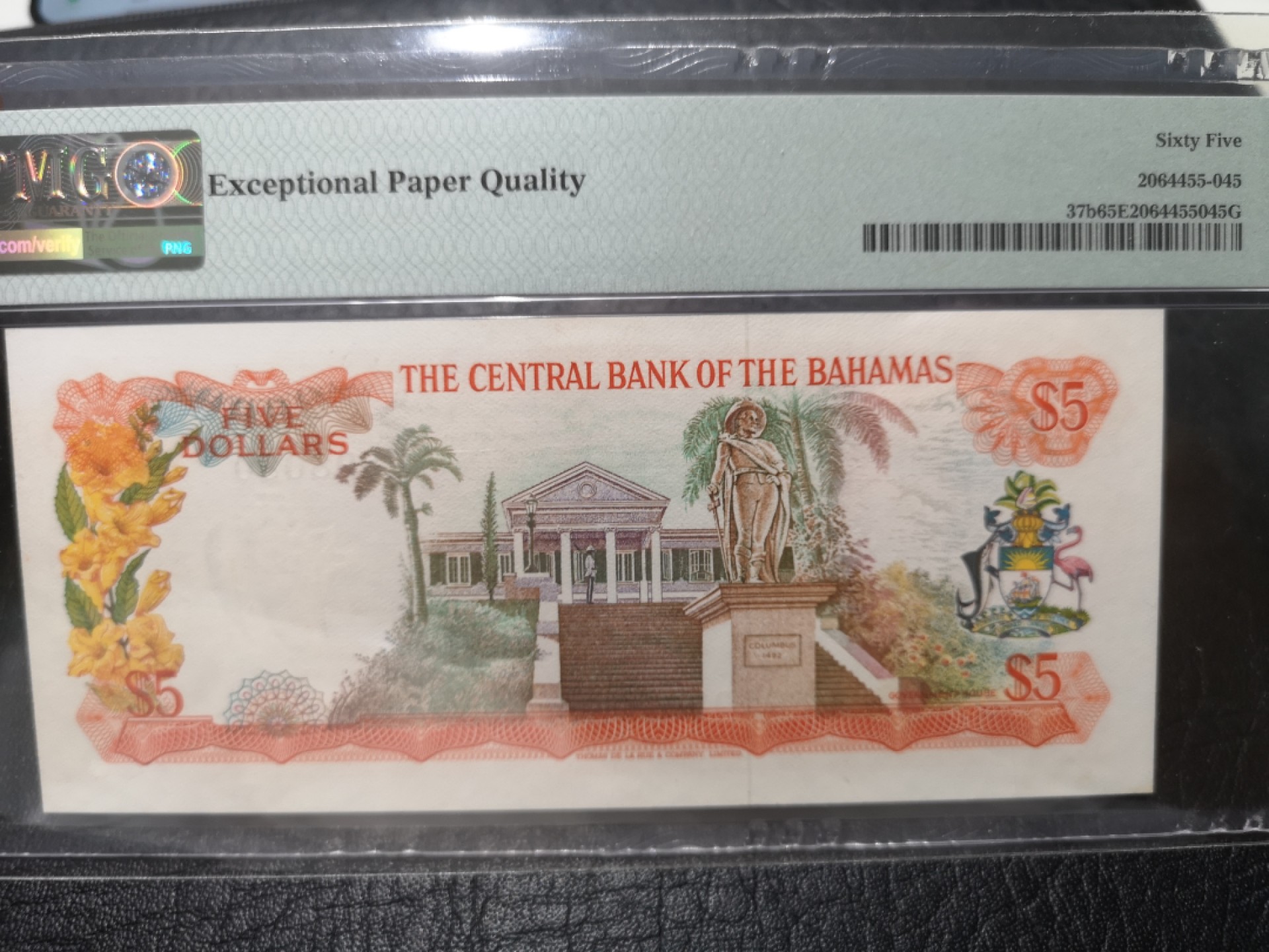 外钞收藏家》第一百七十七期拍卖 1974年巴哈马5刀 PMG65 无47靓号彩背