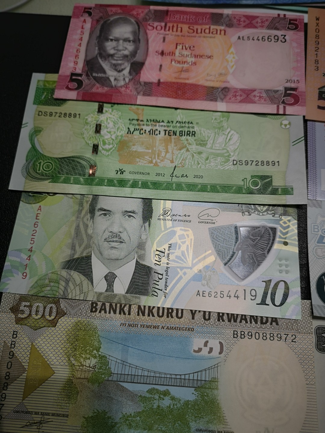 《外钞收藏家》第一百七十九期拍卖 非洲10张纸币和塑料钞 全新UNC