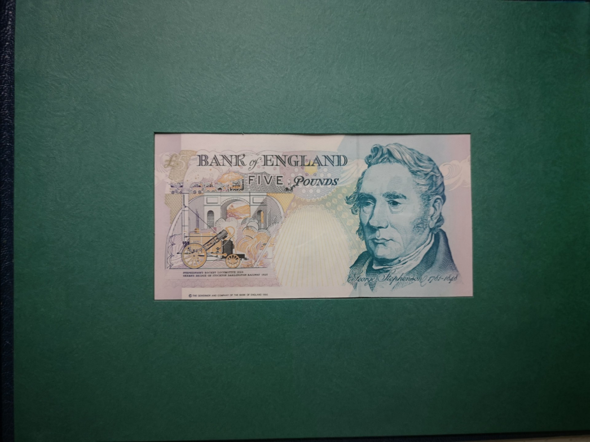 《外钞收藏家》第一百八十期拍卖 英国E、D序列精装册子 5镑两张 全同号 无47（册子纸币品相没法保证，请注意）