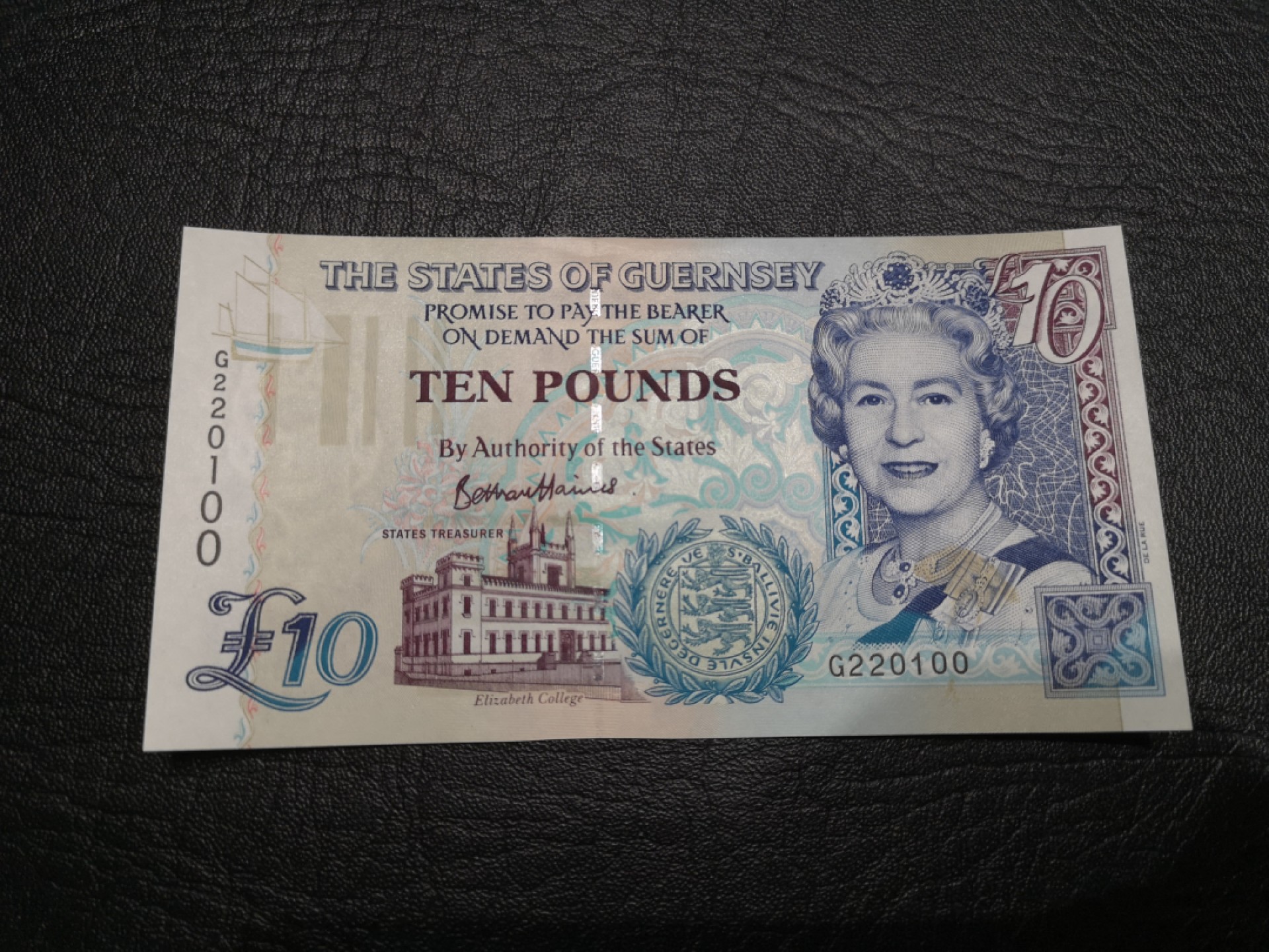 外钞收藏家》第一百七十七期拍卖 格恩西10镑女王 无47靓号 全新UNC