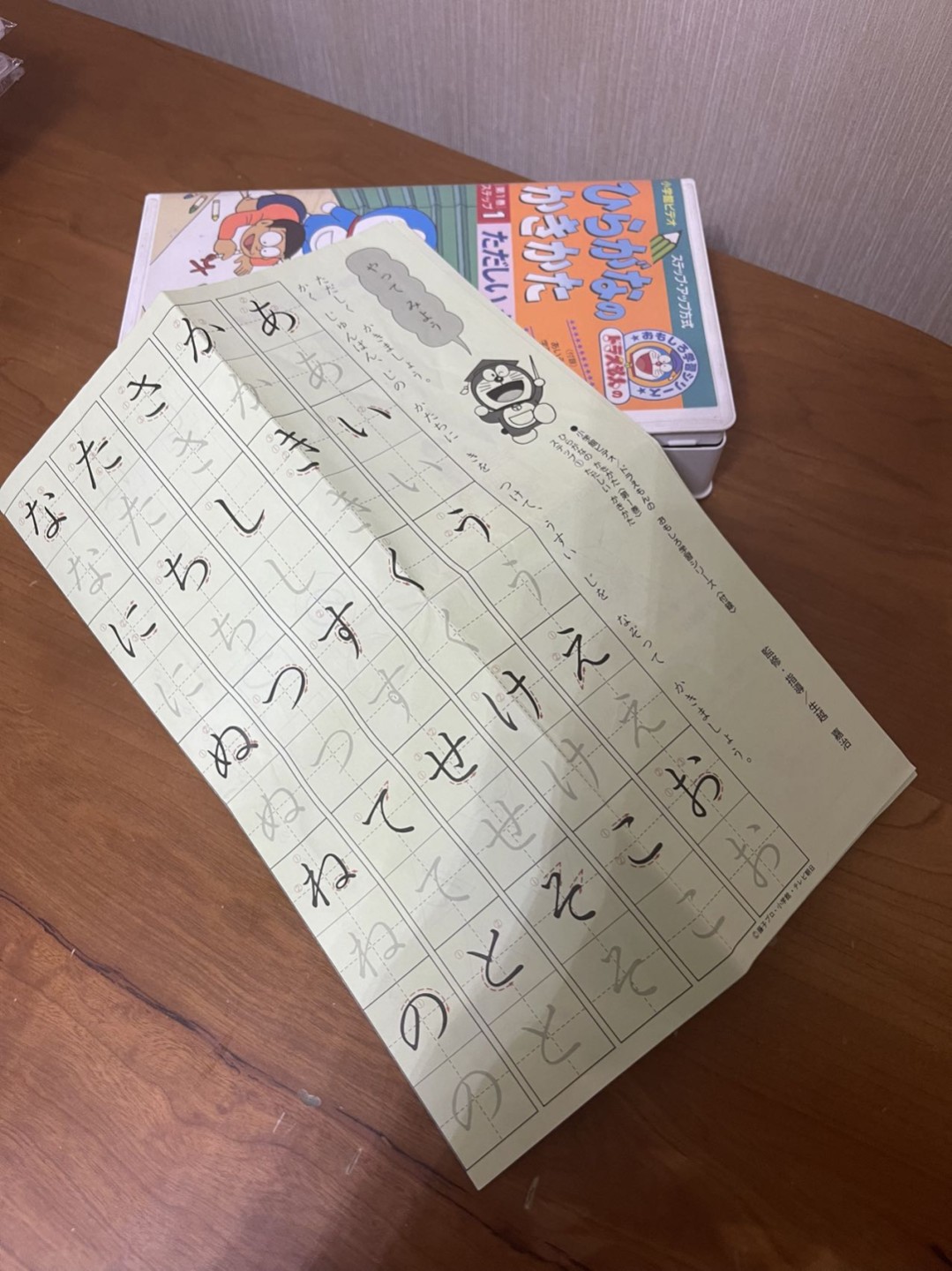 零元拍：哆啦A梦 日本原版录像带 保存的非常新 VHS HIFI 高清 藤子不二雄 小學館官方出品 教日语书写第一卷 超级值得收藏 中古老物带回 国内罕见 