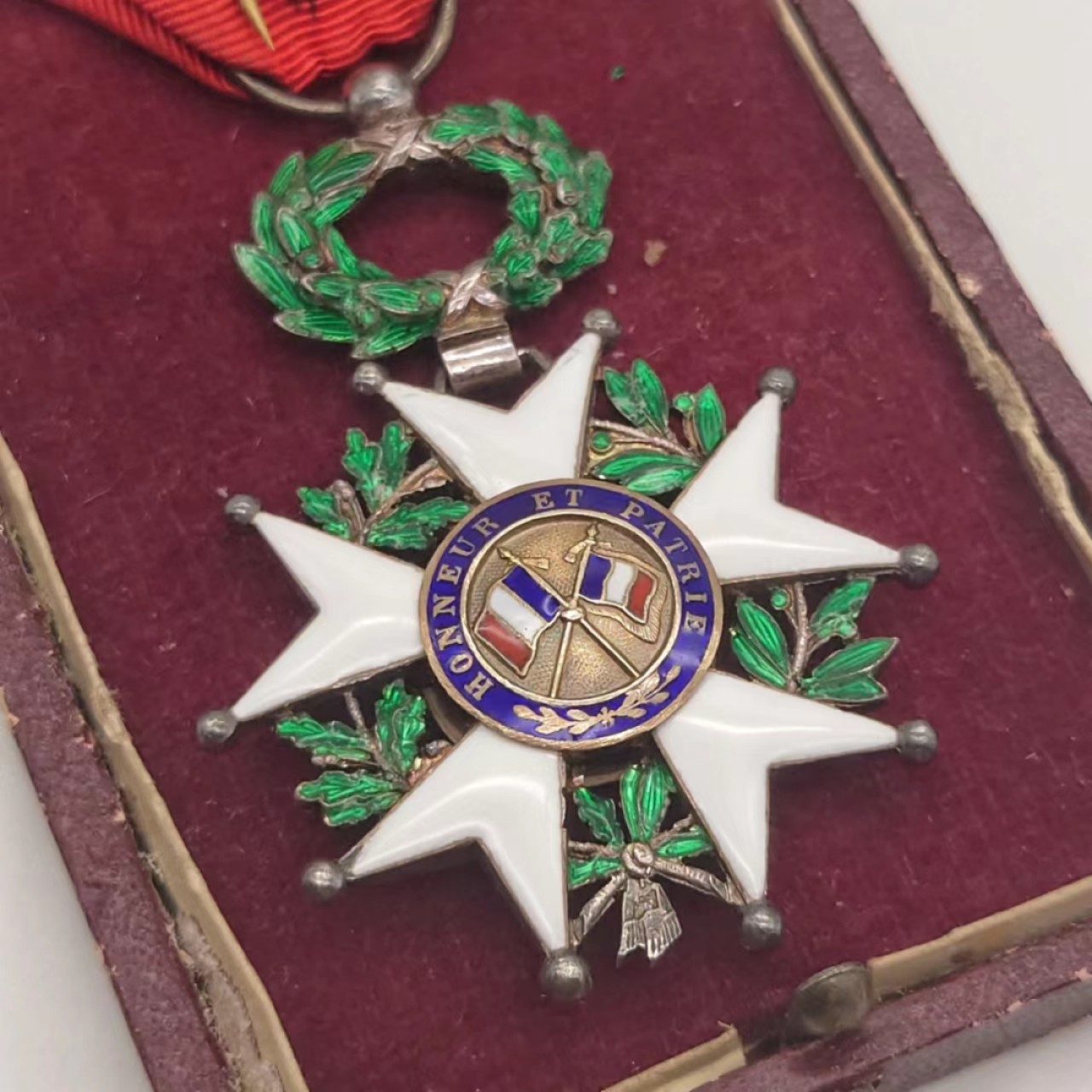 勋章奖章交易所5月8日群拍 法国第三共和国骑士级荣军勋章（银质珐琅带盒）