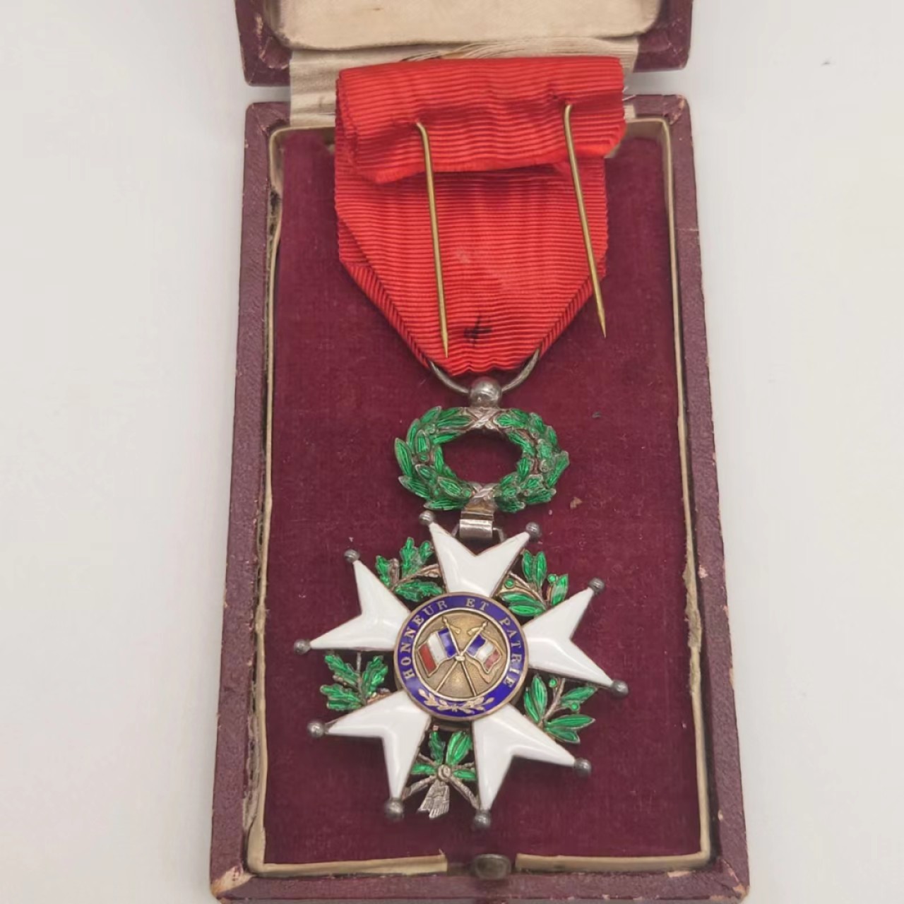 勋章奖章交易所5月8日群拍 法国第三共和国骑士级荣军勋章（银质珐琅带盒）