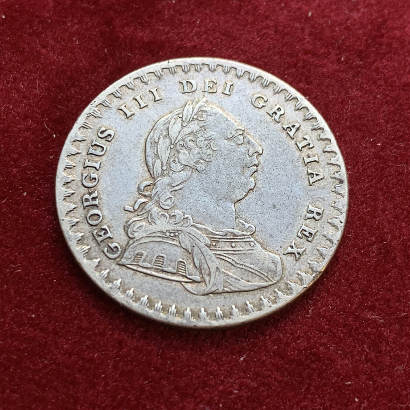 《竞宝斋》第55场-本周日，周一2场连拍（全场不限金额包邮） 英国 1811年 乔治三世 英格兰银行 1.5先令 银币 原味 细节优秀 特殊面值