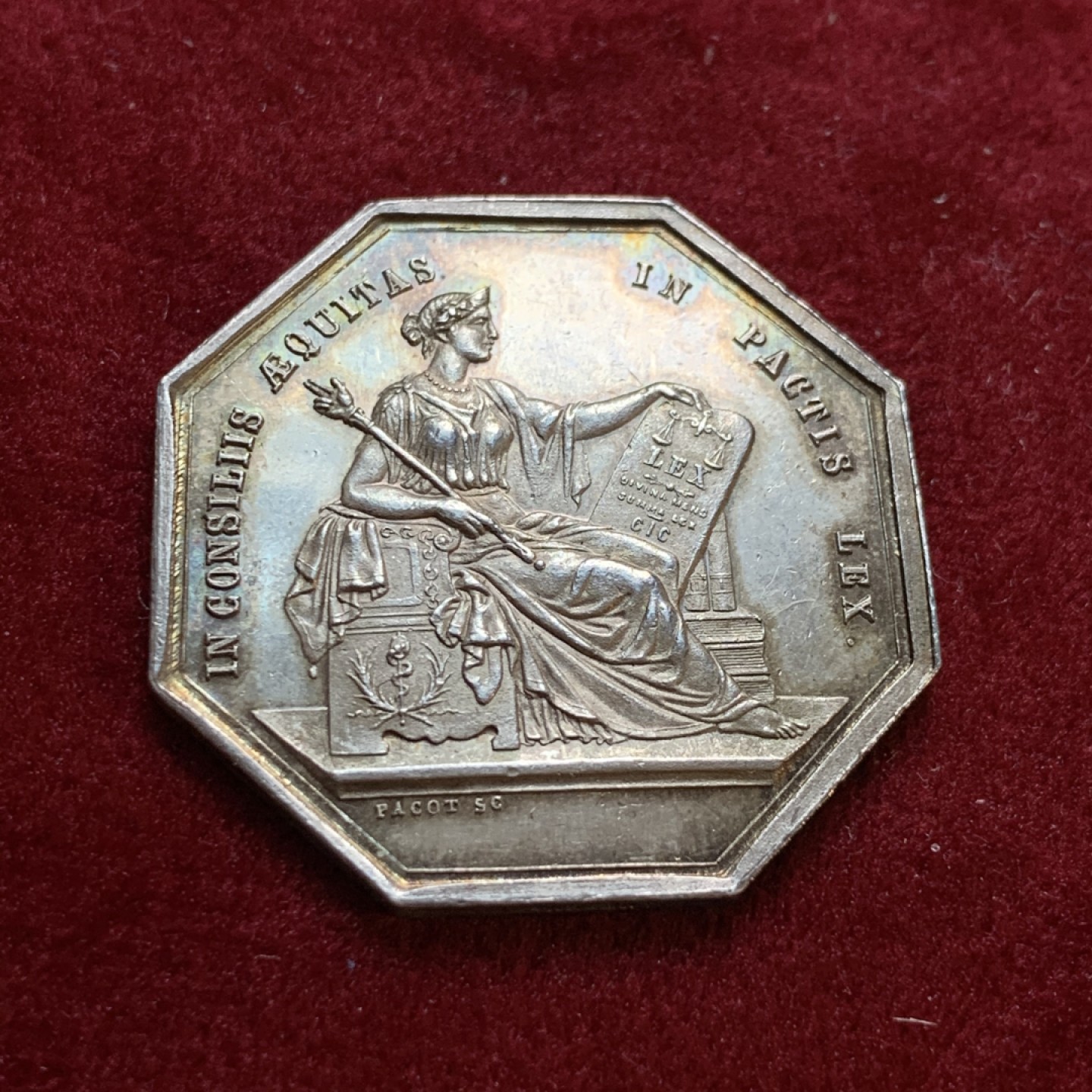 《竞宝斋》第55场-本周日，周一2场连拍（全场不限金额包邮） 法国 MS品 1860-1879年 公证人银质八角代币 五彩包浆细节完美 对角33mm，12.1克 蜜蜂边铭 银标