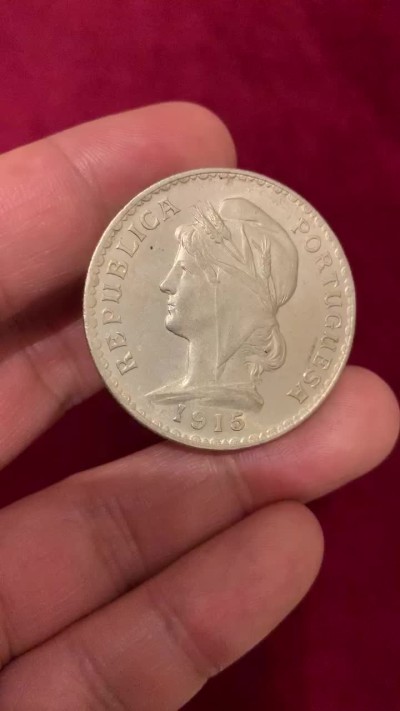 《竞宝斋》第55场-本周日，周一2场连拍（全场不限金额包邮） 葡萄牙 1915年 1埃斯库多 女神 大银币 外拍获得，状态很好