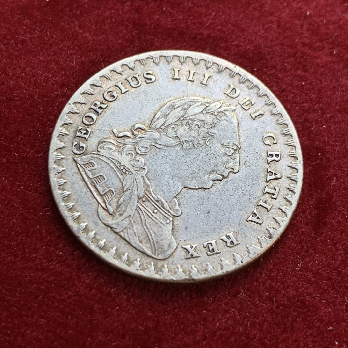 《竞宝斋》第55场-本周日，周一2场连拍（全场不限金额包邮） 英国 1811年 乔治三世 英格兰银行 1.5先令 银币 原味 细节优秀 特殊面值