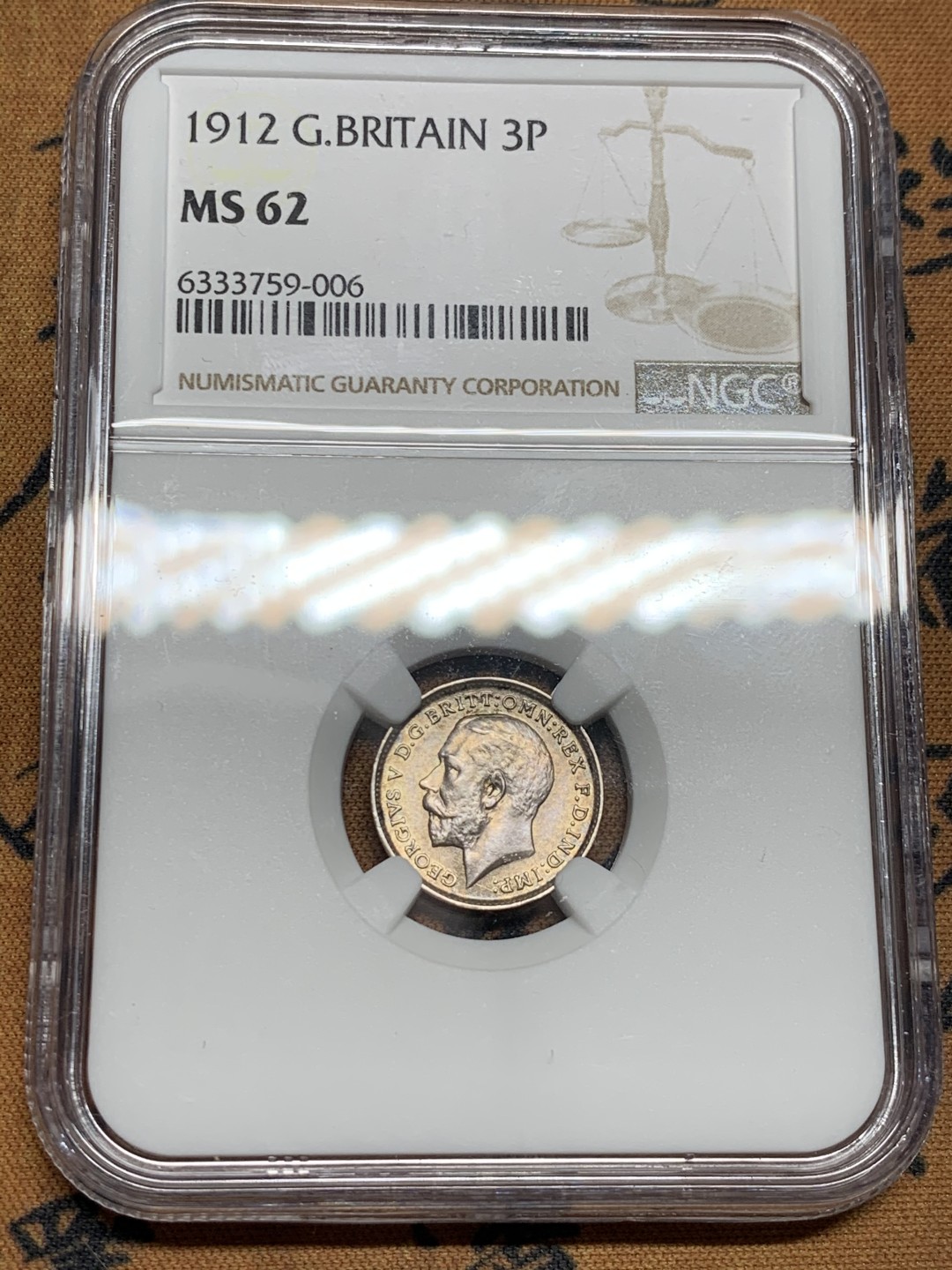 《竞宝斋》第55场-本周日，周一2场连拍（全场不限金额包邮） NGC MS62 英国 1912年 乔五 3便士银币 深打状态，头发清晰 淡彩包浆