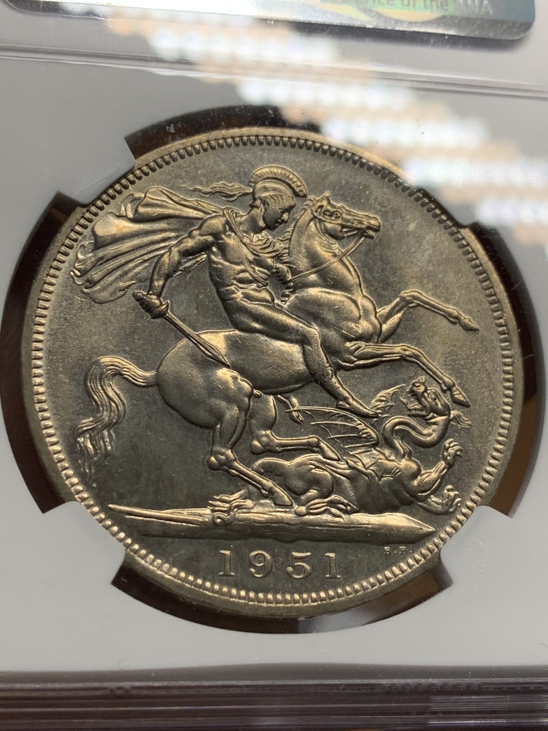 《竞宝斋》第55场-本周日，周一2场连拍（全场不限金额包邮） NGC PL64 1951年乔治六世马剑克朗 镍币高分黄油彩尤其难得！