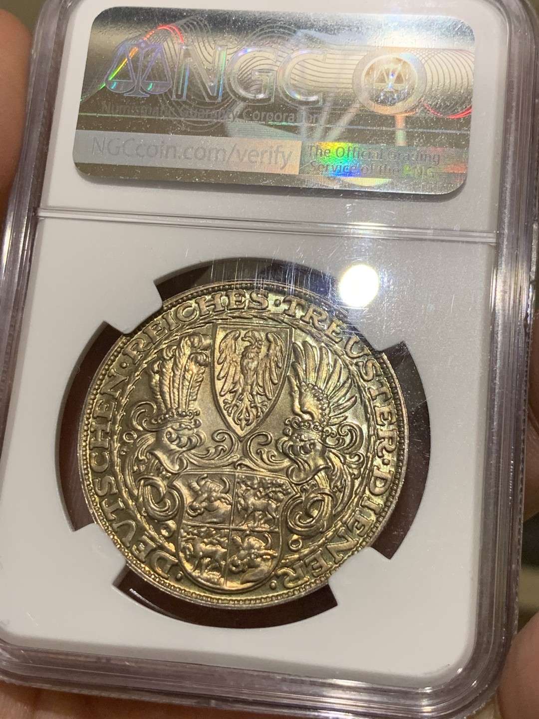 《竞宝斋》第55场-本周日，周一2场连拍（全场不限金额包邮） NGC-MS64 1927年德国兴登堡5马克币型章 卡尔哥茨作品，金彩包浆，PL底板，状态极佳