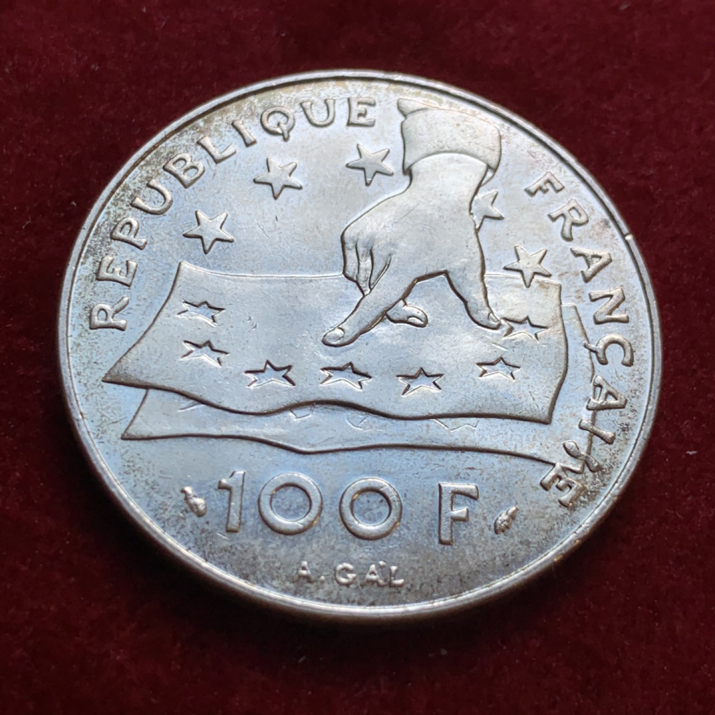 《竞宝斋》第55场-本周日，周一2场连拍（全场不限金额包邮） 法国1991年 100法郎笛卡尔 纪念 银币 淡彩包浆，非常漂亮