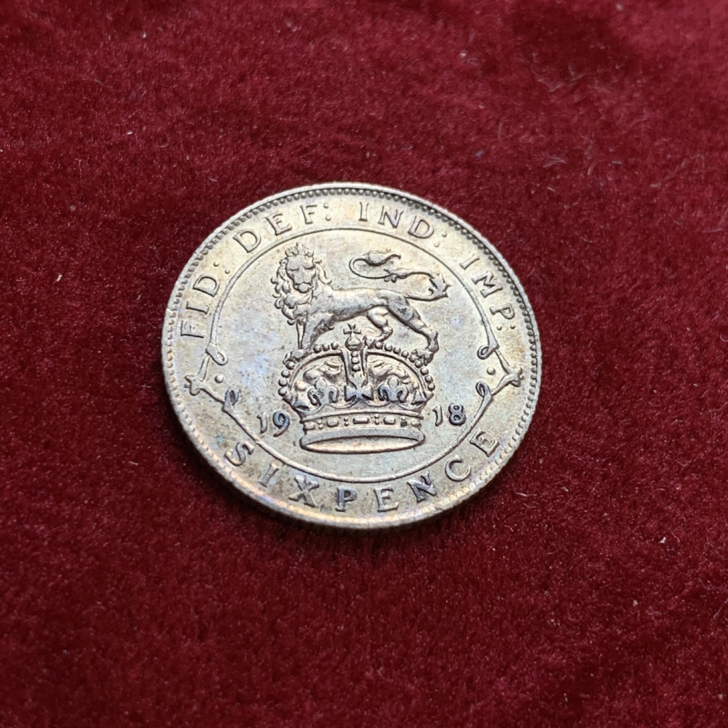 《竞宝斋》第55场-本周日，周一2场连拍（全场不限金额包邮） 英国 乔五 1918年 五彩 6便士 银币  925高银版