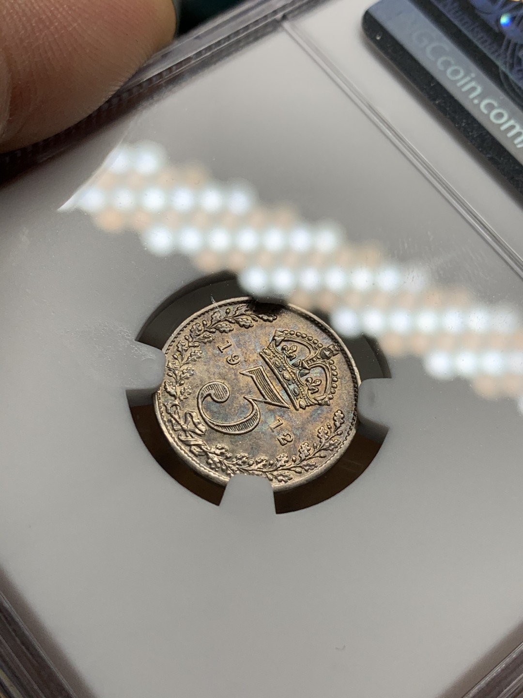 《竞宝斋》第55场-本周日，周一2场连拍（全场不限金额包邮） NGC MS62 英国 1912年 乔五 3便士银币 深打状态，头发清晰 淡彩包浆