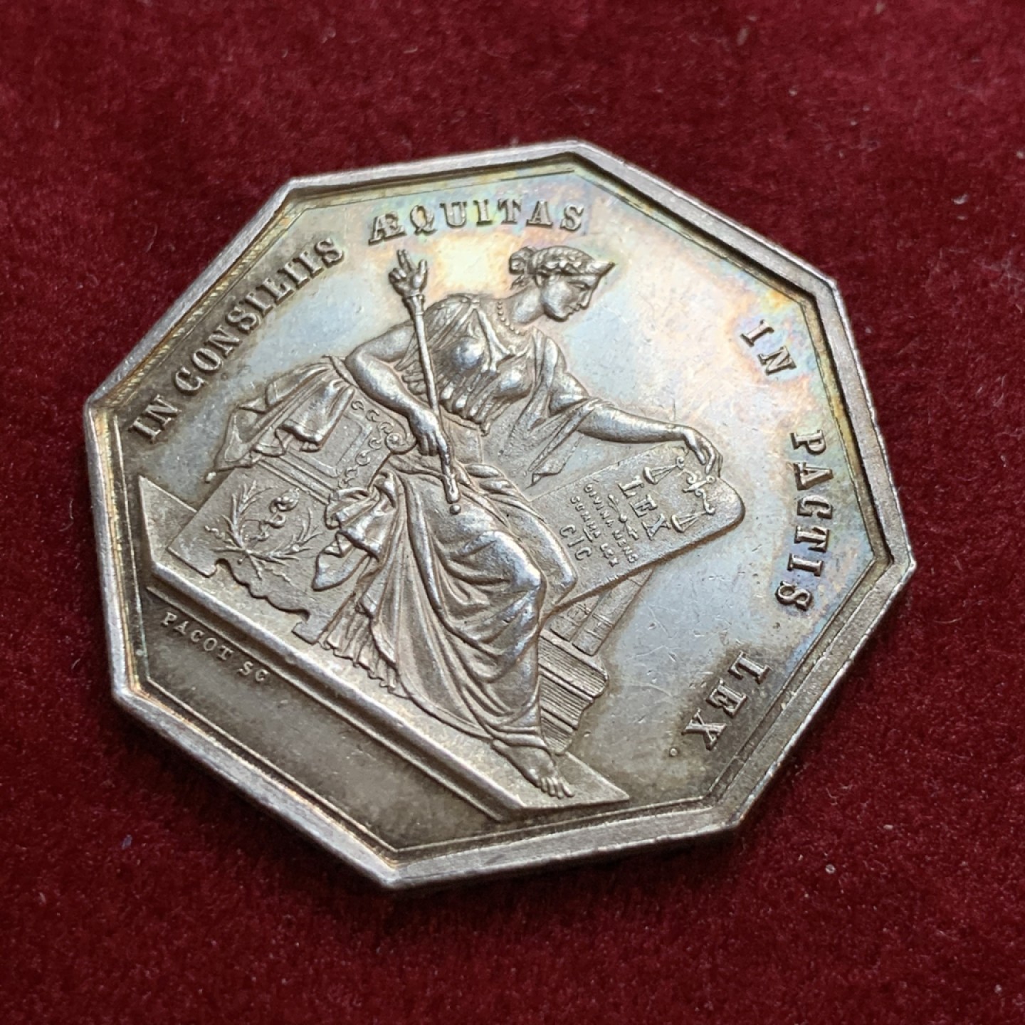 《竞宝斋》第55场-本周日，周一2场连拍（全场不限金额包邮） 法国 MS品 1860-1879年 公证人银质八角代币 五彩包浆细节完美 对角33mm，12.1克 蜜蜂边铭 银标