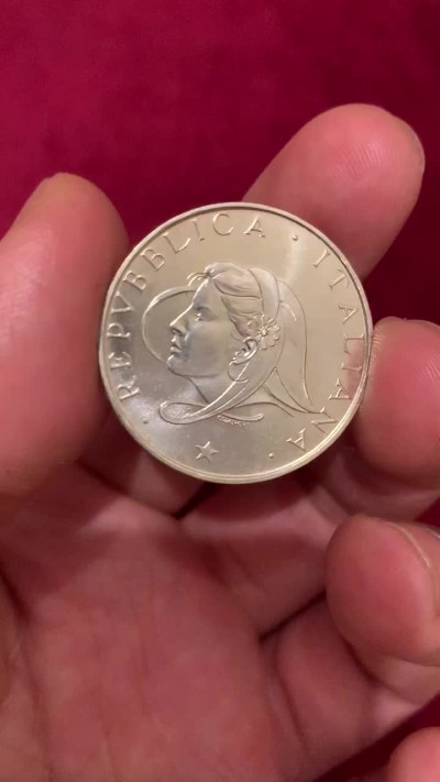 《竞宝斋》第55场-本周日，周一2场连拍（全场不限金额包邮） 1987年意大利国际家庭年500里拉纪念银币