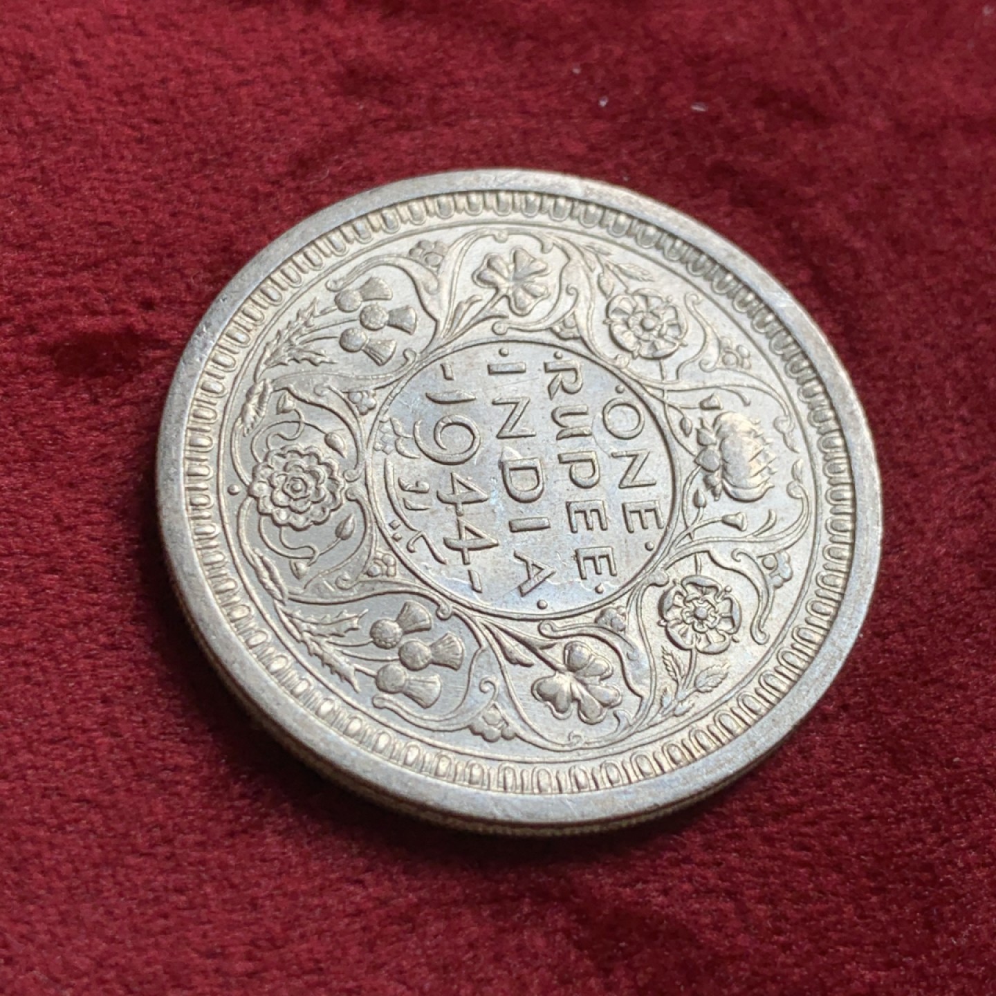 《竞宝斋》第55场-本周日，周一2场连拍（全场不限金额包邮） 1944年乔治5世英属印度卢比 UNC好品 深打细节完美！