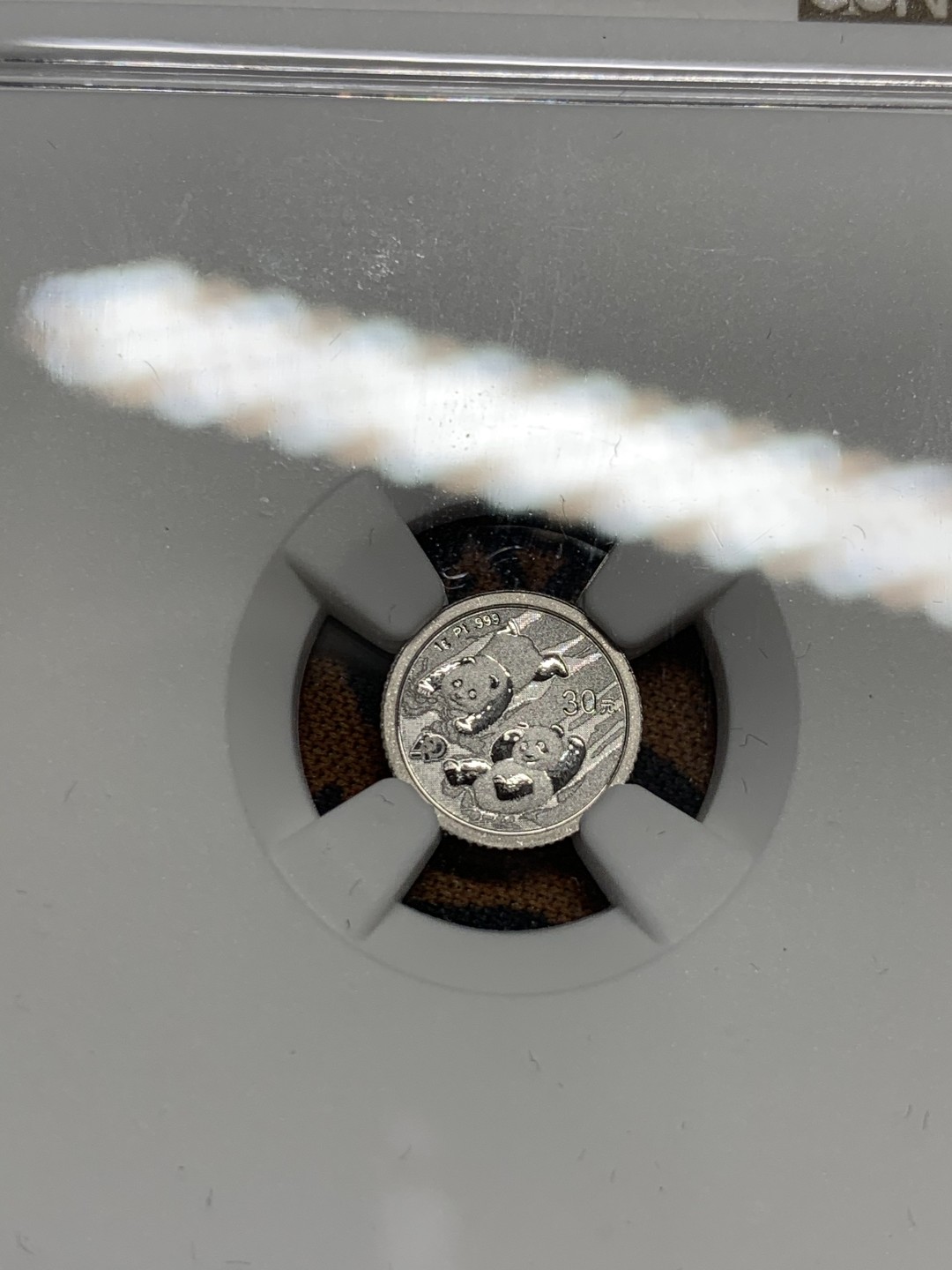 《竞宝斋》第55场-本周日，周一2场连拍（全场不限金额包邮） NGC-MS70 中国 2022年 熊猫40周年 1克铂金币 带证书 证书尾号跟评级串号一样都是33