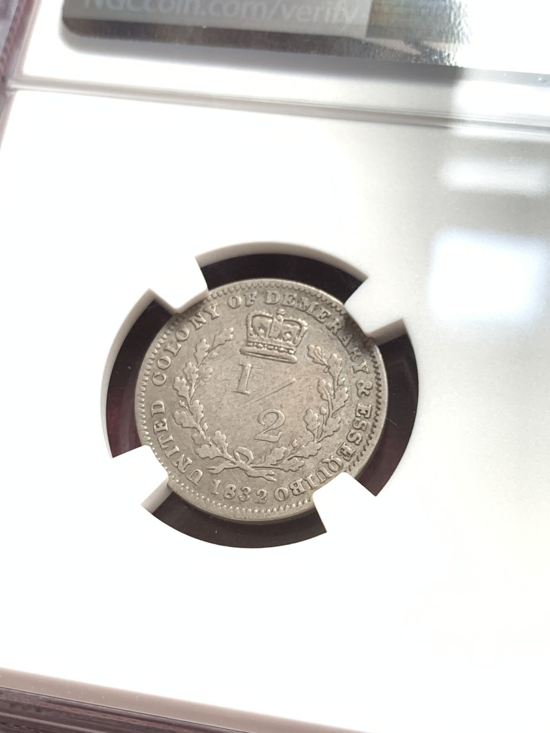 《竞宝斋》第55场-本周日，周一2场连拍（全场不限金额包邮） 极稀少的英属埃斯奎波威廉四世1/8盾1/2盾银币一对2枚