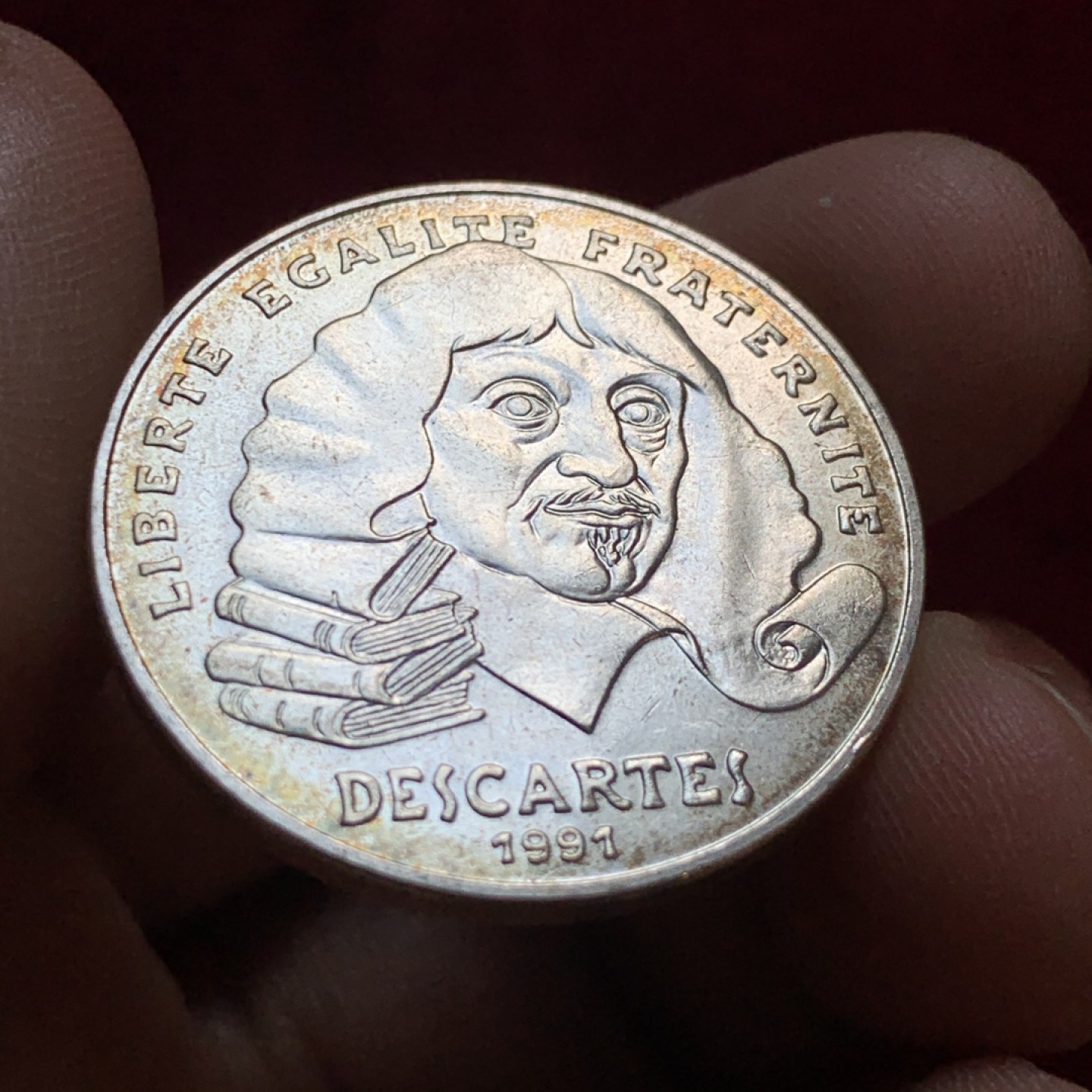 《竞宝斋》第55场-本周日，周一2场连拍（全场不限金额包邮） 法国1991年 100法郎笛卡尔 纪念 银币 淡彩包浆，非常漂亮