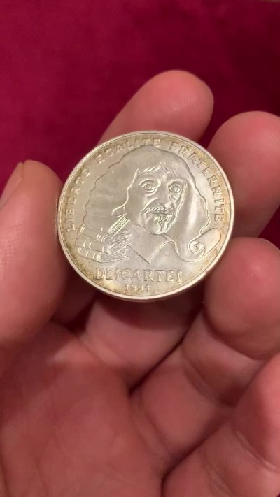 《竞宝斋》第55场-本周日，周一2场连拍（全场不限金额包邮） 法国1991年 100法郎笛卡尔 纪念 银币 淡彩包浆，非常漂亮