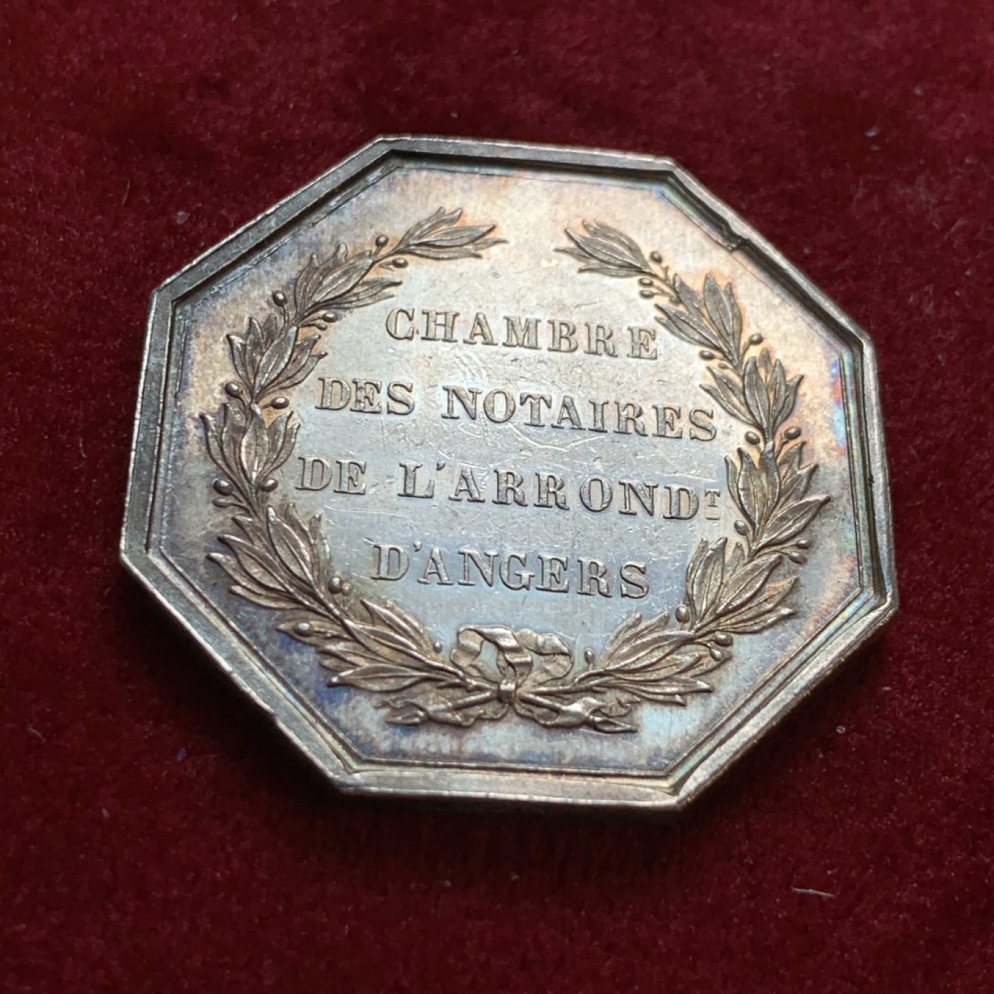 《竞宝斋》第55场-本周日，周一2场连拍（全场不限金额包邮） 法国 MS品 1860-1879年 公证人银质八角代币 五彩包浆细节完美 对角33mm，12.1克 蜜蜂边铭 银标