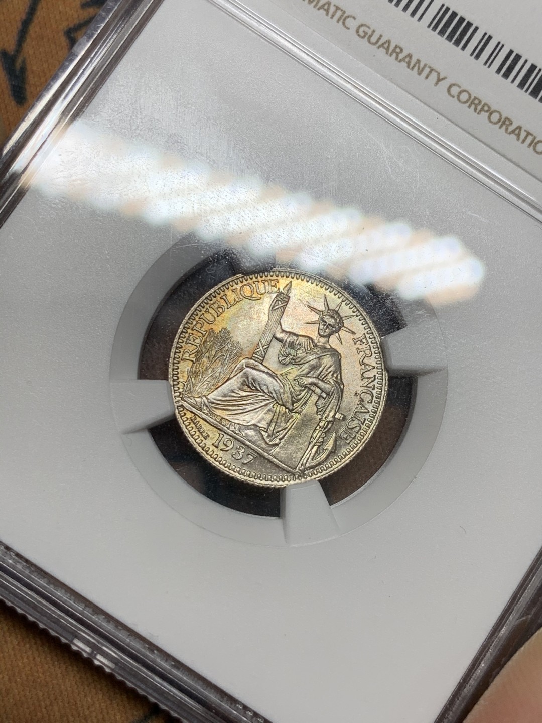 《竞宝斋》第55场-本周日，周一2场连拍（全场不限金额包邮） NGC UNC D 法属印度支那1937年10分银币 细节突出