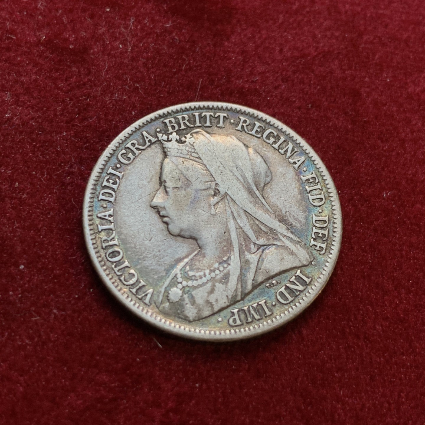 《竞宝斋》第55场-本周日，周一2场连拍（全场不限金额包邮） 英国 1898年 维多利亚 披纱版 先令银币 深五彩包浆 非常漂亮