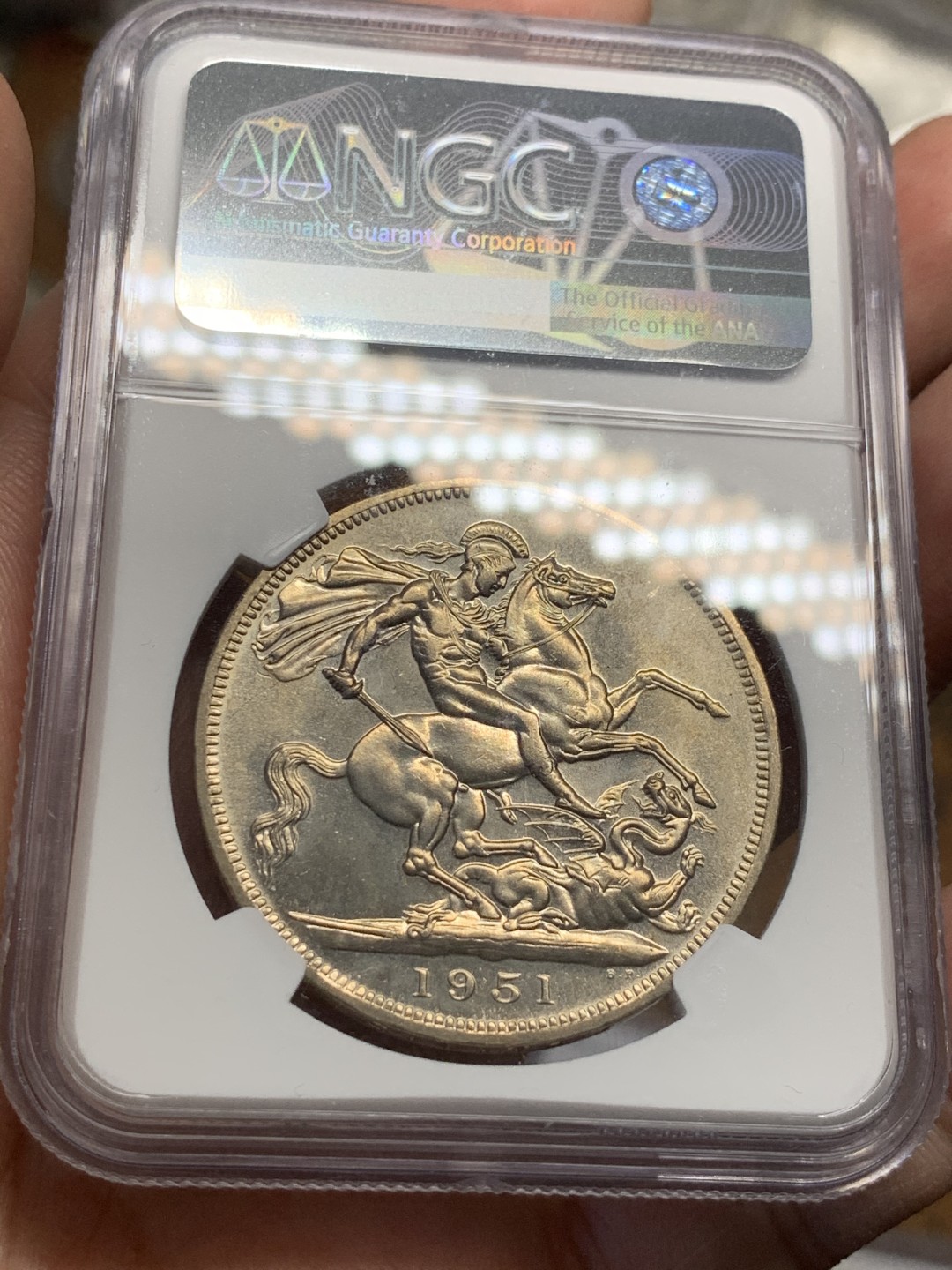 《竞宝斋》第55场-本周日，周一2场连拍（全场不限金额包邮） NGC PL64 1951年乔治六世马剑克朗 镍币高分黄油彩尤其难得！