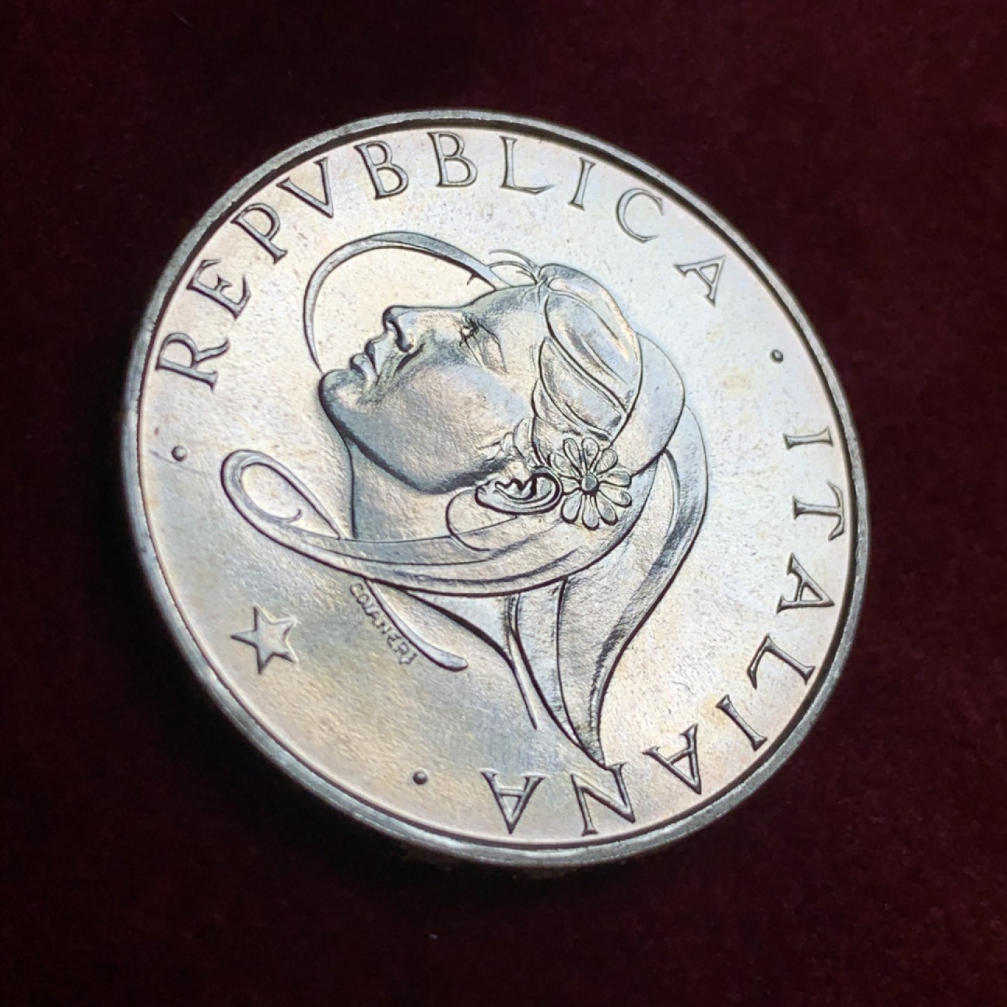 《竞宝斋》第55场-本周日，周一2场连拍（全场不限金额包邮） 1987年意大利国际家庭年500里拉纪念银币