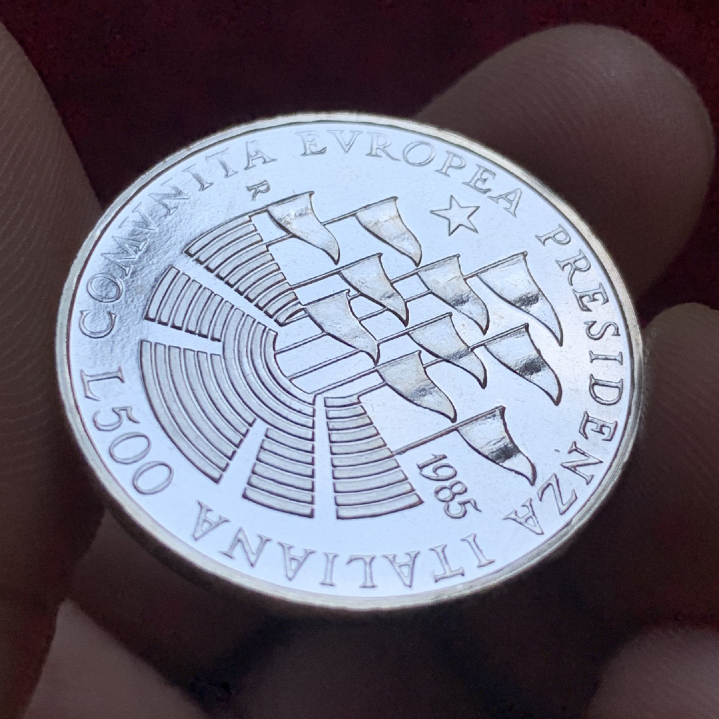 《竞宝斋》第55场-本周日，周一2场连拍（全场不限金额包邮） 意大利 1985年 500里拉 万国旗 地图纪念银币