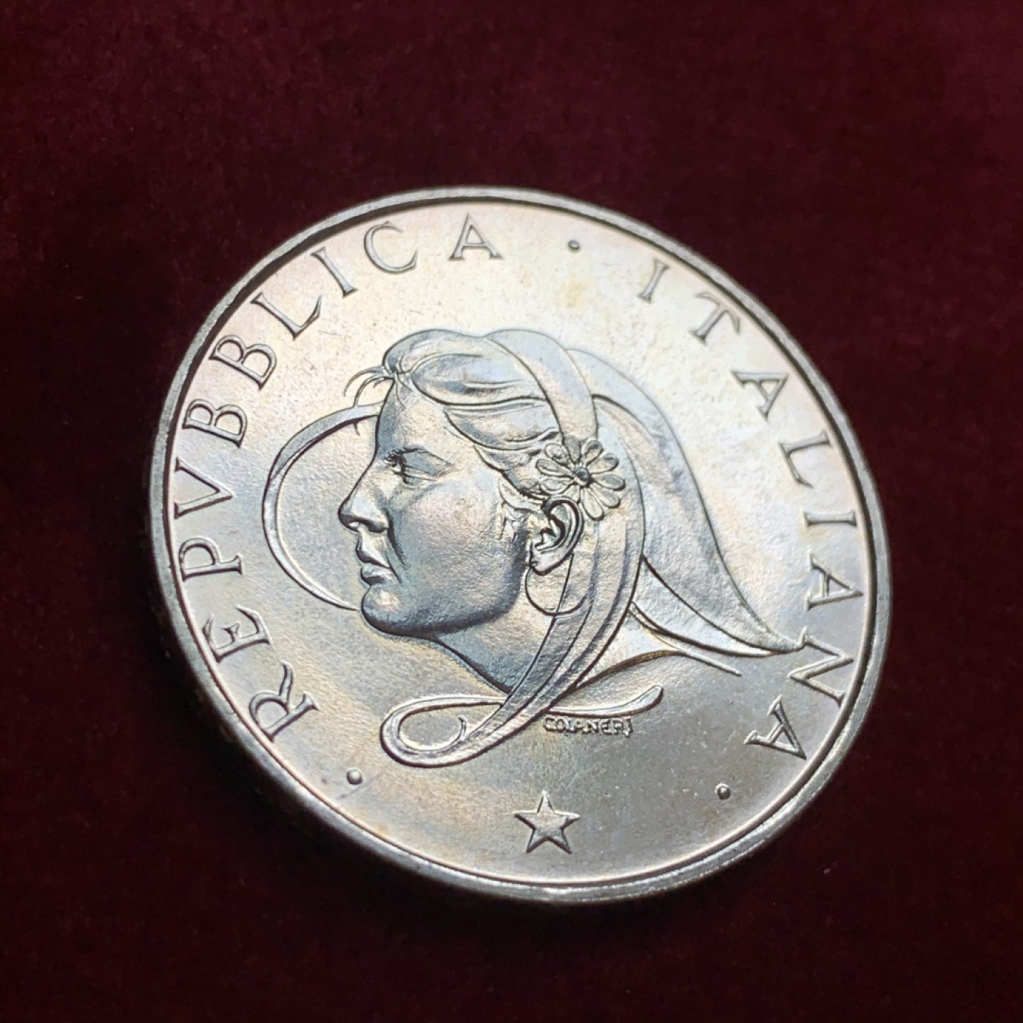 《竞宝斋》第55场-本周日，周一2场连拍（全场不限金额包邮） 1987年意大利国际家庭年500里拉纪念银币