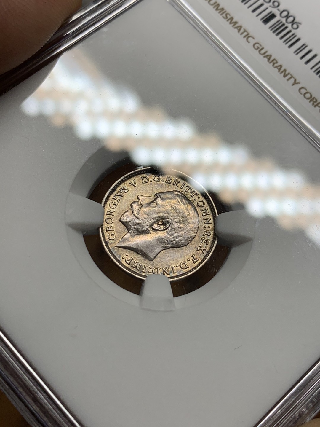 《竞宝斋》第55场-本周日，周一2场连拍（全场不限金额包邮） NGC MS62 英国 1912年 乔五 3便士银币 深打状态，头发清晰 淡彩包浆