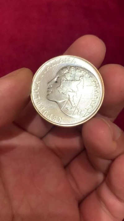 《竞宝斋》第55场-本周日，周一2场连拍（全场不限金额包邮） 意大利 1985年 500里拉 万国旗 地图纪念银币