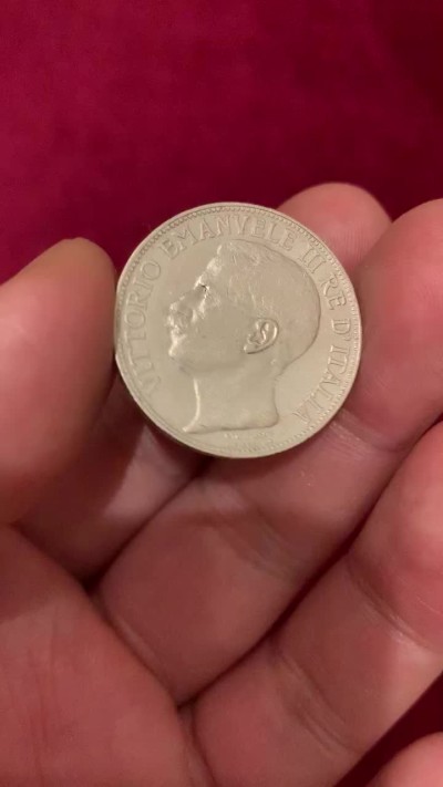 《竞宝斋》第55场-本周日，周一2场连拍（全场不限金额包邮） 少见品种 意大利 1911年 2里拉 托奶 银币