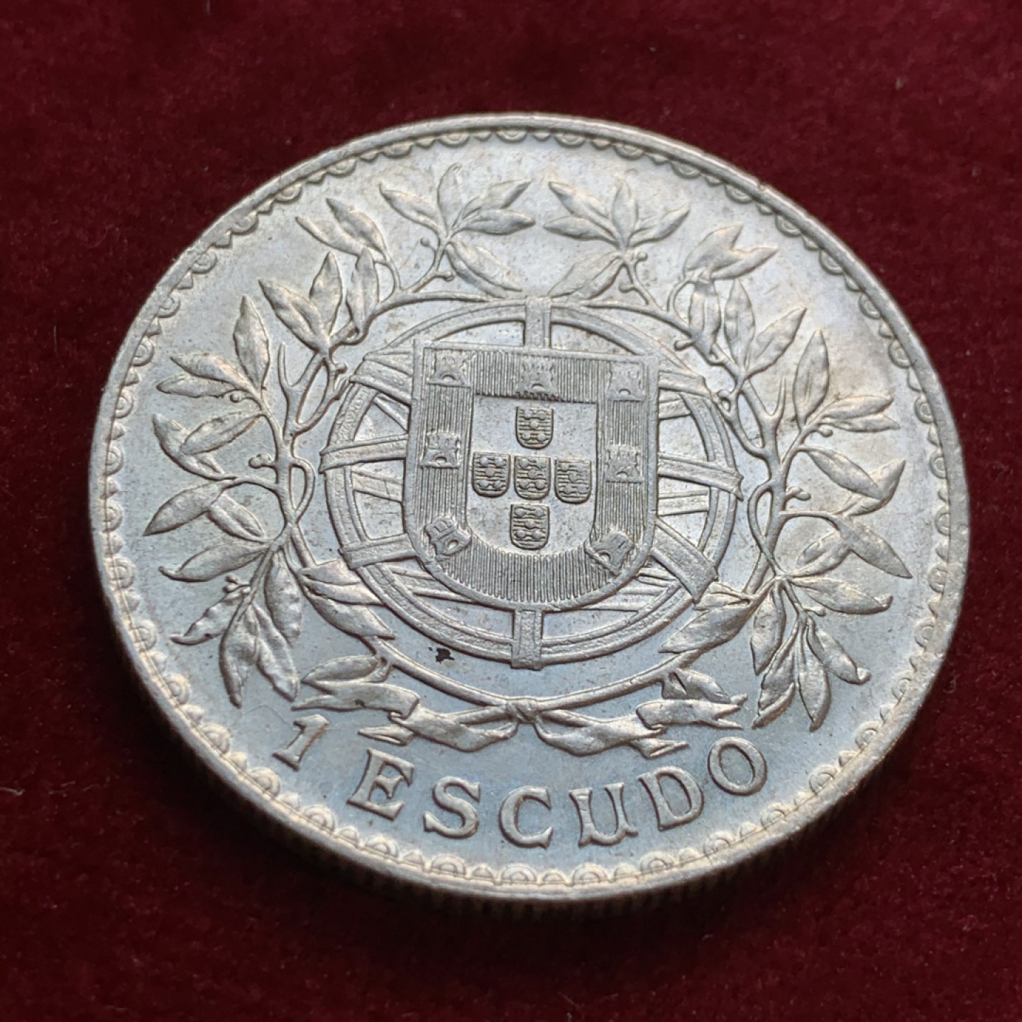 《竞宝斋》第55场-本周日，周一2场连拍（全场不限金额包邮） 葡萄牙 1915年 1埃斯库多 女神 大银币 外拍获得，状态很好