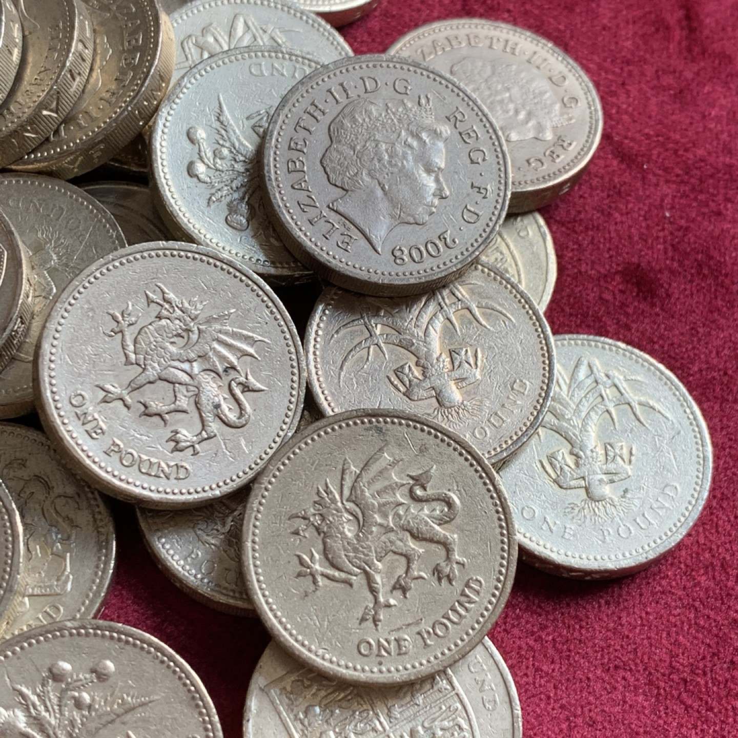 《竞宝斋》第55场-本周日，周一2场连拍（全场不限金额包邮） 英国伊丽莎白二世流通1英镑硬币30枚