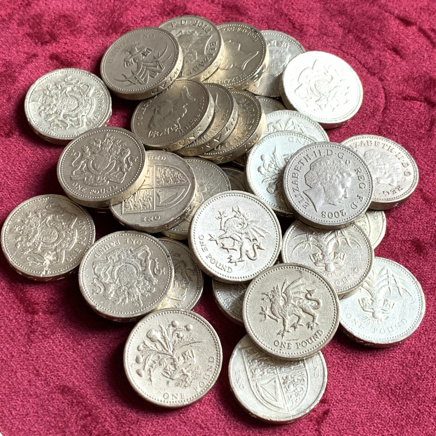 《竞宝斋》第55场-本周日，周一2场连拍（全场不限金额包邮） 英国伊丽莎白二世流通1英镑硬币30枚