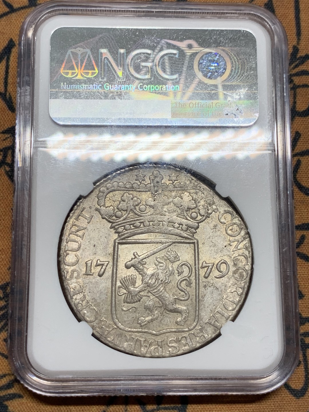 《竞宝斋》第55场-本周日，周一2场连拍（全场不限金额包邮） NGC-MS61 1779年荷兰泽兰省站人武士1杜卡特银币 中期武士，冠军分，淡包浆